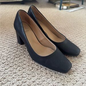 Naturalizer Warner Pump in Black